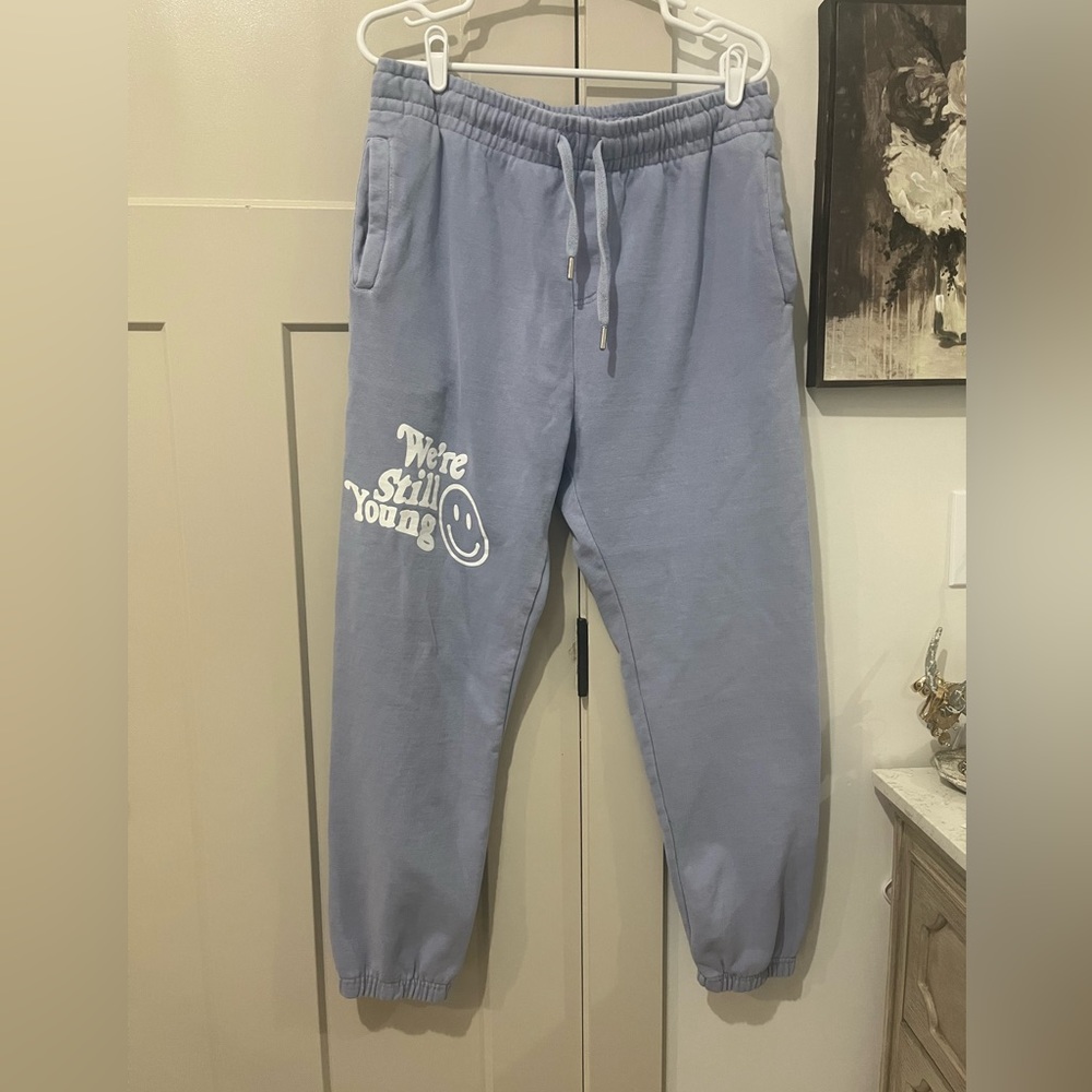 Fan joy sweats in lavender women’s size large